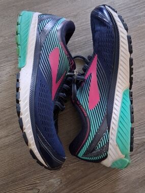 Brooks Women’s Navy, Teal & Pink Running Shoes Size 8.5